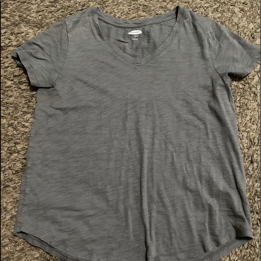 Gray Old Navy v-neck t-shirt
